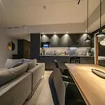 Slopeside Bliss C21 Center By Aavalevi アパート レヴィ