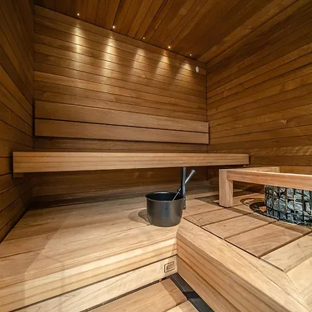 Slopeside Bliss Center By Aavalevi Apartman *