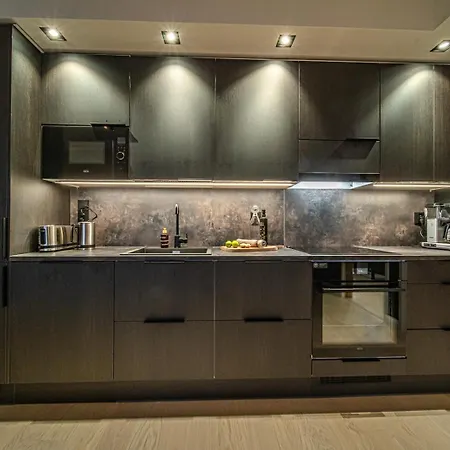 Slopeside Bliss Center By Aavalevi Levi