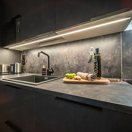 Slopeside Bliss Center By Aavalevi Apartman *